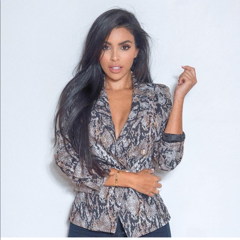 Meet your Posher, Khadija